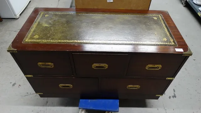 1 chest of drawers