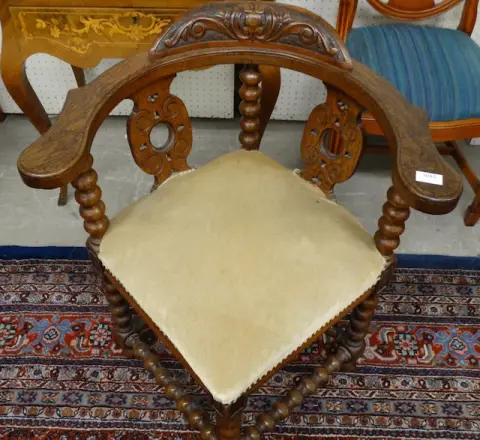 1 corner chair