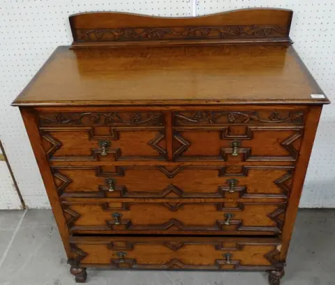 1 chest of drawers