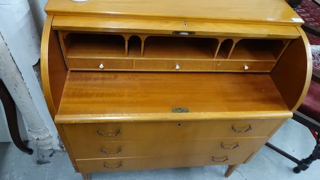 1 secretary desk
