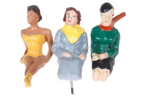 3 figurines en masse