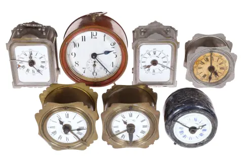 Lot van 7 wekkers