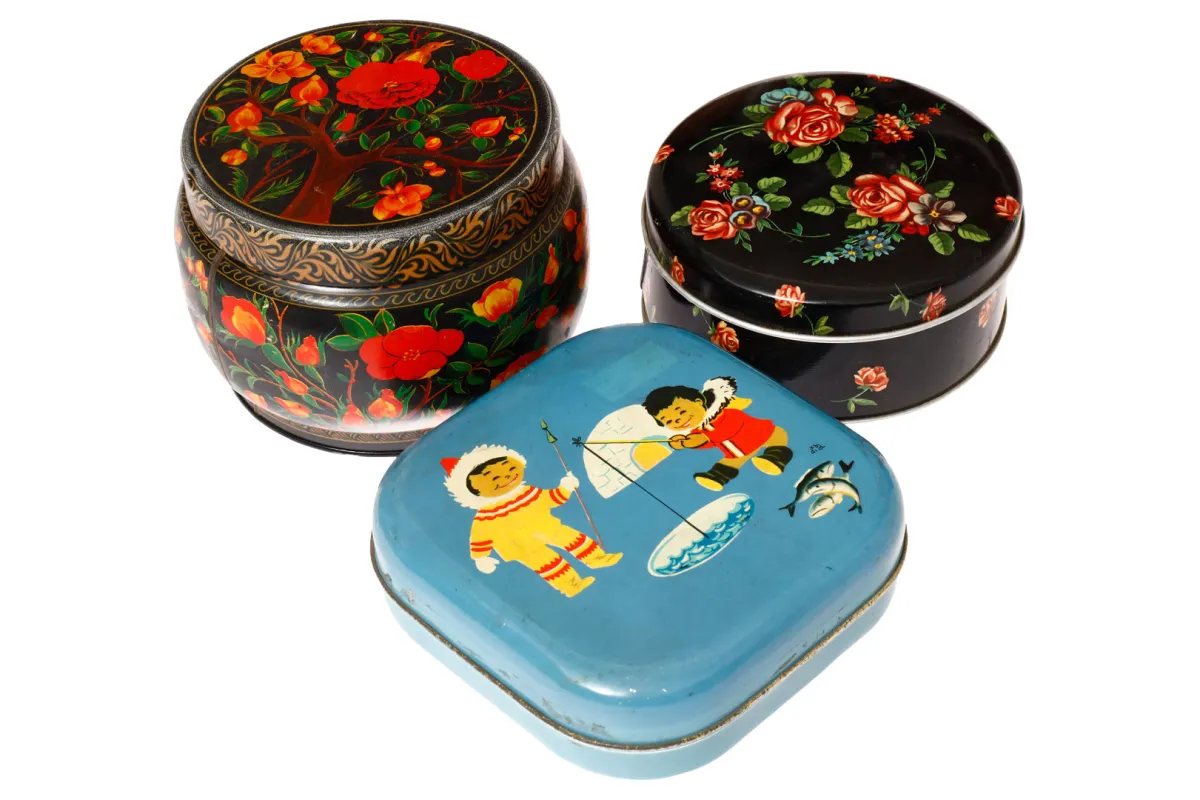 3 жестяные банки