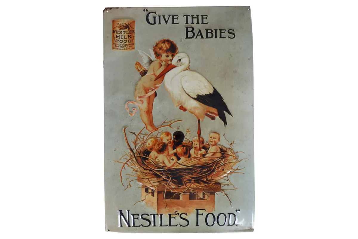 Embosovaná plechová reklamní tabule „Nestles Food”