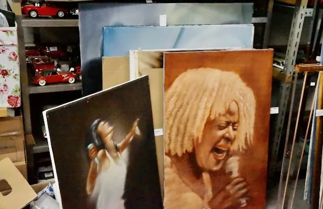 8 paintings "singer"