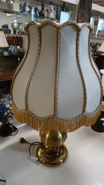 1 table lamp