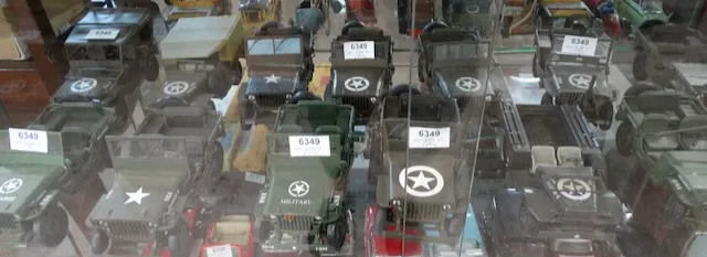 1 лот моделей автомобилей "Willys Jeep"