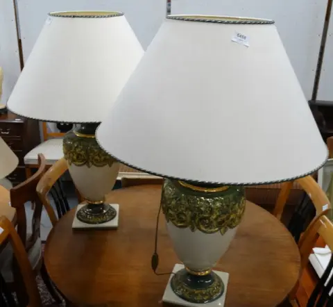 2 table lamps