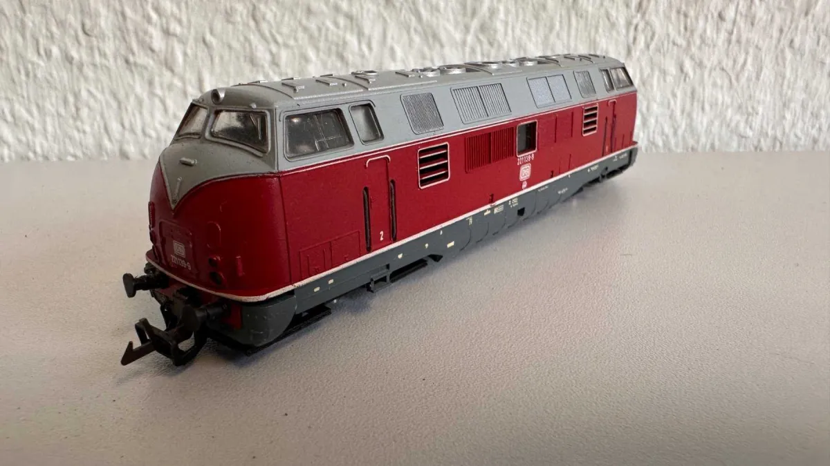 1 modelspoor diesellocomotief BR 221 DB TT 1:120 / SB 12mm (gebruikt)