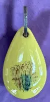 gr. gelber Anhänger von "Rosenthal" gemarkt, H-6,5 cm mit Öse