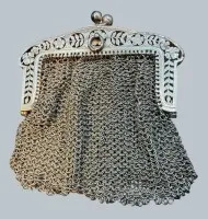 Medium-sized silver chain purse, tested, approx. 7x6 cm, 41 gr, very good condition