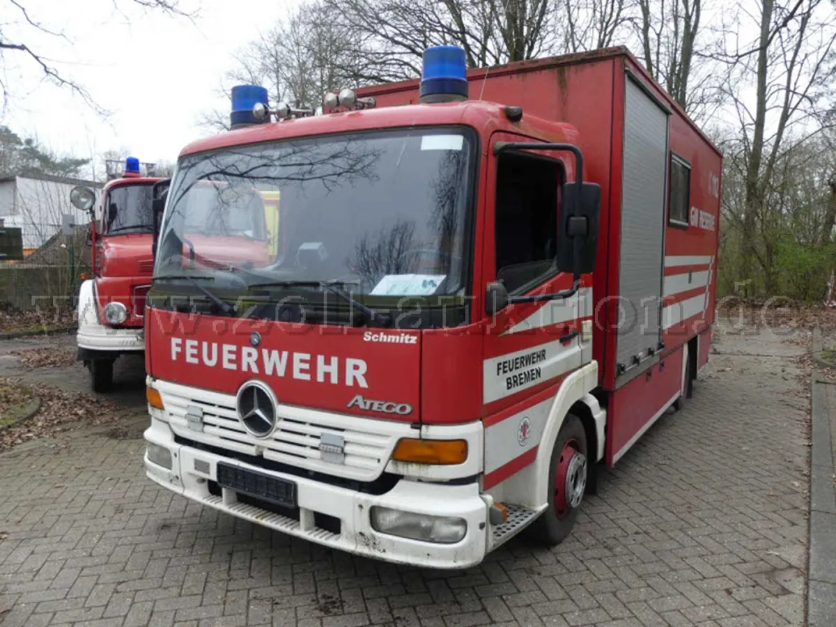 1 Mercedes-Benz ATEGO 976.X1 / 815F 3-drzwiowy z windą załadowczą