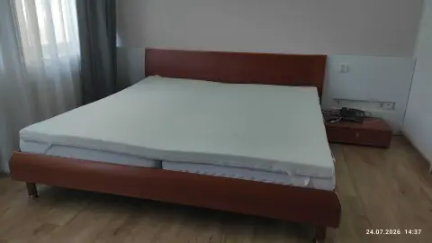 1 tweepersoonsbed met twee nachtkastjes van Panthel