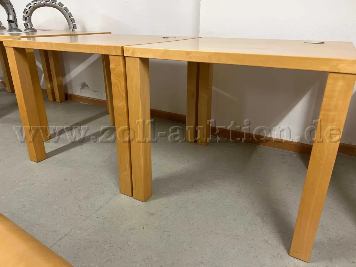 2 čtvercové stoly - Výrobce: Einkaufszentrale für Bibliotheken GmbH