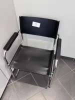 1 visitor chair