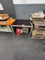 1 table made of aluminium profiles