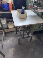2 Ablagetische