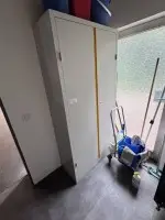1 Metallwerkzeugschrank