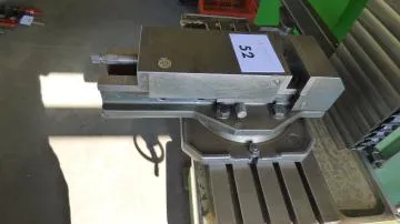 Étau de machine hydraulique marque : DECKEL