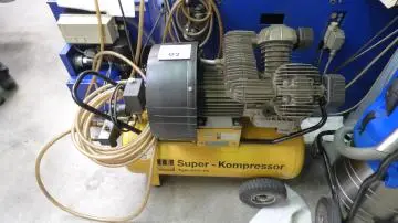 Compresseur à piston 2 cylindres Fabr. : SCHNEIDER