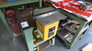 Machine universelle d'ébavurage et de chanfreinage Fabr.: SCHALLBERGER
