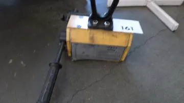 Lifting magnet