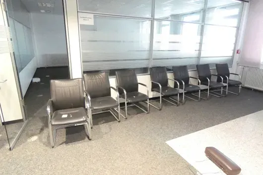 8x Dauphin - Visitor chair
