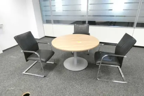 Round table with 3x visitor chair