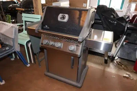 Napoleon Gasgrill Rogue XT 425