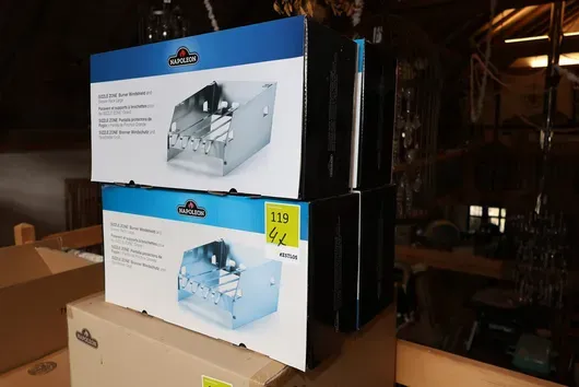 4 x Napoleon Sizzle Zone Brenner - Windschutz mit Spießhalter