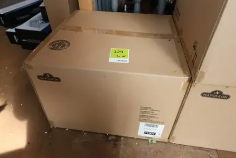 4 x Napoleon Sizzle Zone Brenner - Windschutz mit Spießhalter
