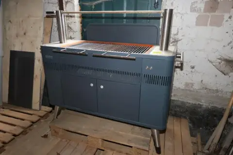 Everdure Kohlegrill HUB
