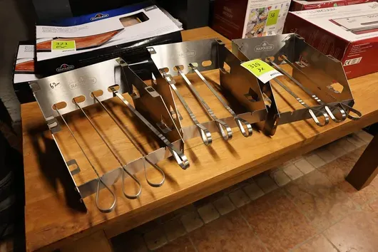 3 x Napoleon Windschutz und Spießhalter