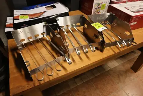 3 x Napoleon Windschutz und Spießhalter