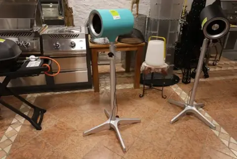 1 x Everdure Standventilator