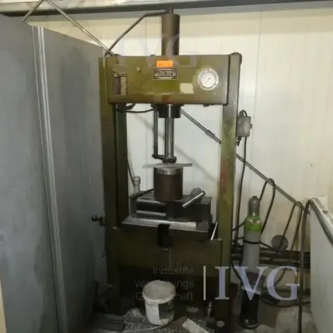 Hydraulický dvoustojanový lis JKM UP10