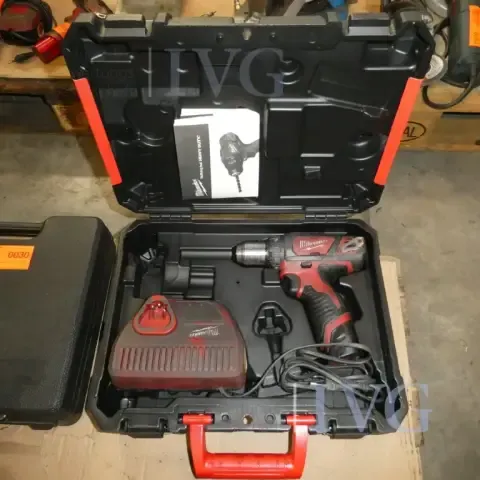 Аккумуляторная отвертка MILWAUKEE M12 BDD