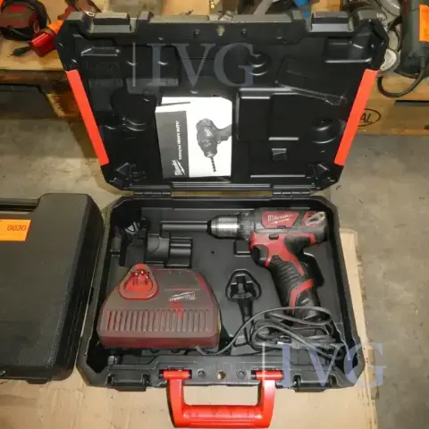 Аккумуляторная отвертка MILWAUKEE M12 BDD