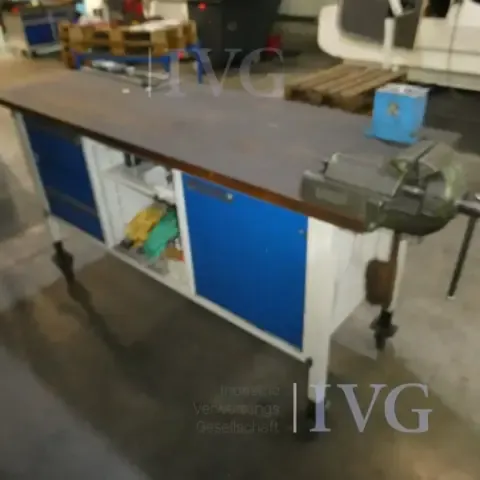 Mobilní pracovní stůl