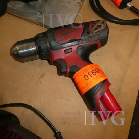 Аккумуляторная дрель-шуруповерт MILWAUKEE M12 BDD