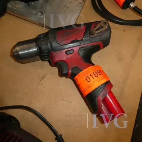 Аккумуляторная дрель-шуруповерт MILWAUKEE M12 BDD