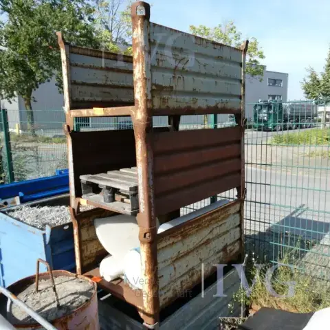Стальные штабелируемые стеллажи или ящики