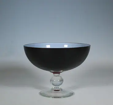 Schaal, glas, zwarte lak, 2e helft 20e eeuw.