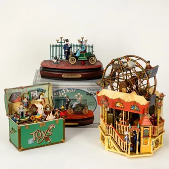 ENESCO, tři hrací skříňky: The Sunday Drive, Toy Symphony a The Majestic Deluxe Ferris Wheel, 80. léta (3).