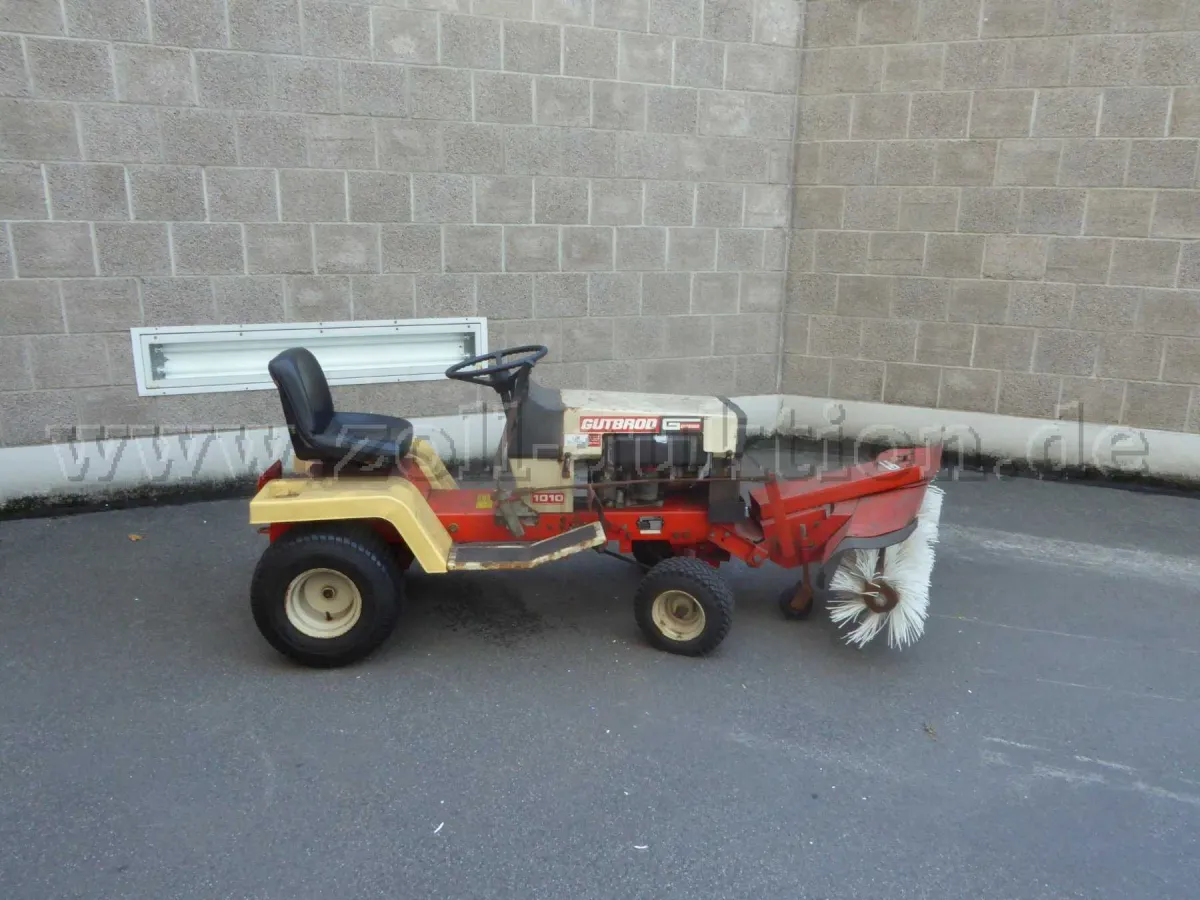 1 Gutbrod-Traktor Typ 1010 mit Anbaugeräten