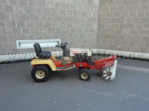 1 tracteur Gutbrod type 1010 avec accessoires