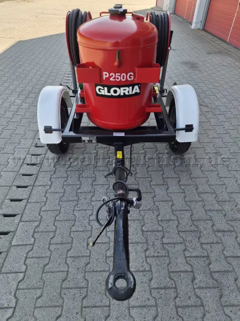 1辆 Gloria 公司 P250 粉末挂车