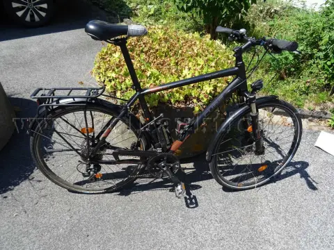 1辆Cube Delhi Pro 28英寸自行车，黑色