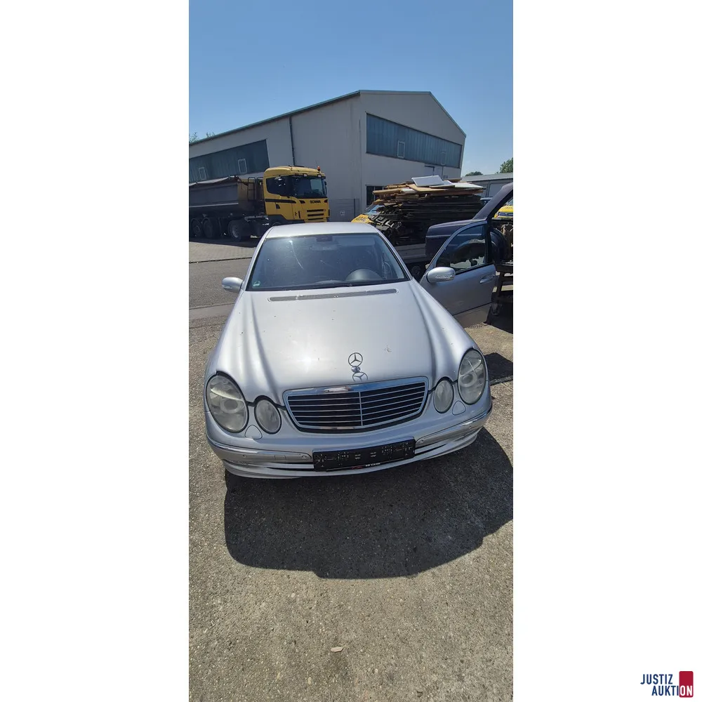 Sølv Mercedes Benz E 320 CDI // sedan