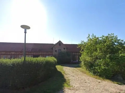 Denkmalgeschützes Spritzenhaus (Teil eines ehemaligen Pferdestalls) stark geschädigter baulicher Zustand